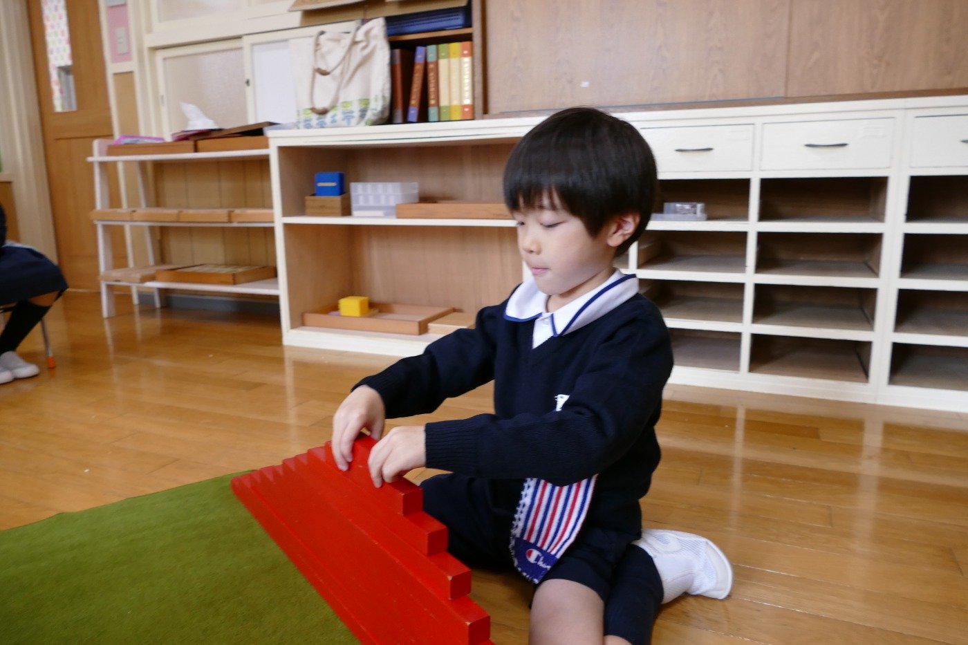 赤い棒（年長組） | モンテッソーリのお仕事 | Aigo Blog | 愛護幼稚園